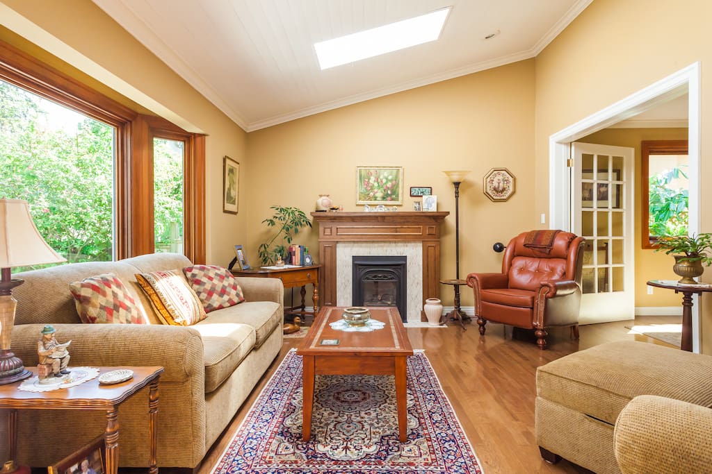 Living room with skylights, bay window and gas fireplace