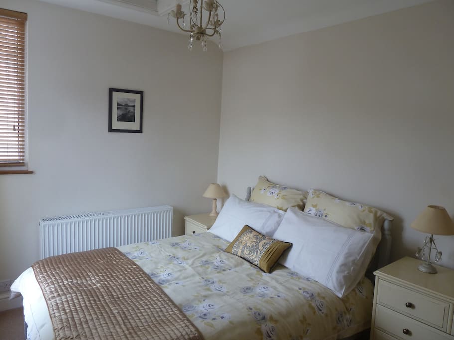 Cosy double with wash basin
