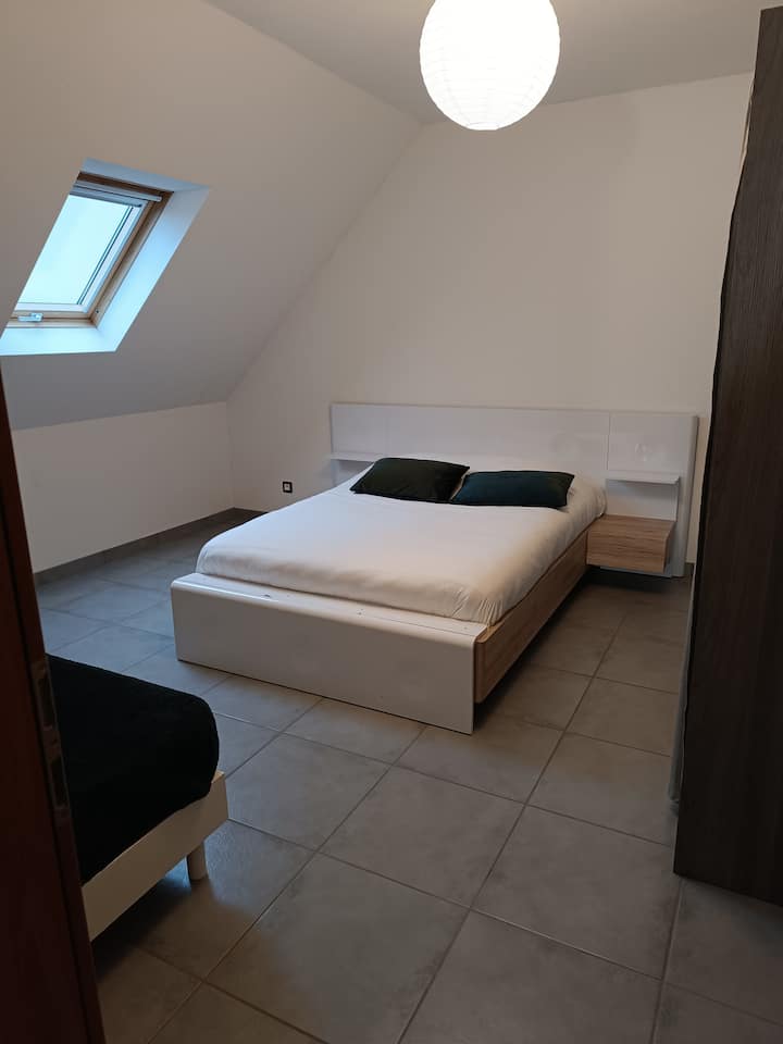 1 bed 140x190 with dressing room (bed linen provided) and relaxation area