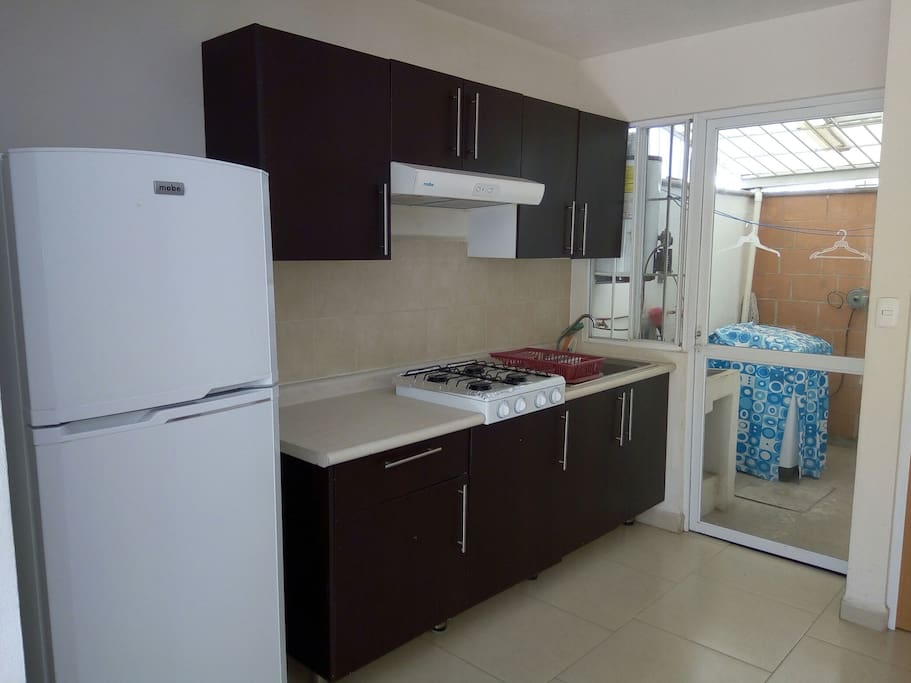 Cocina y Cuarto de Lavado.