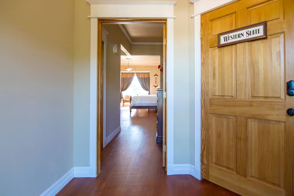 Foyer Entrance to The 1950's Nostalgic Studio Suite or The Western Themed Suite (listed separately on Air BnB)