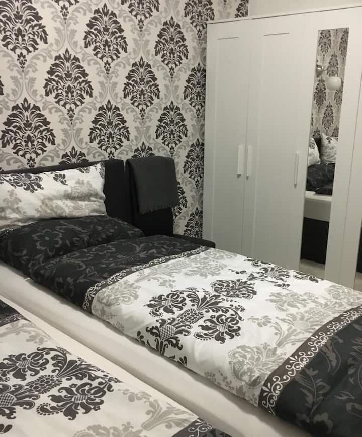 beautiful newly renovated first floor apartment 3 people