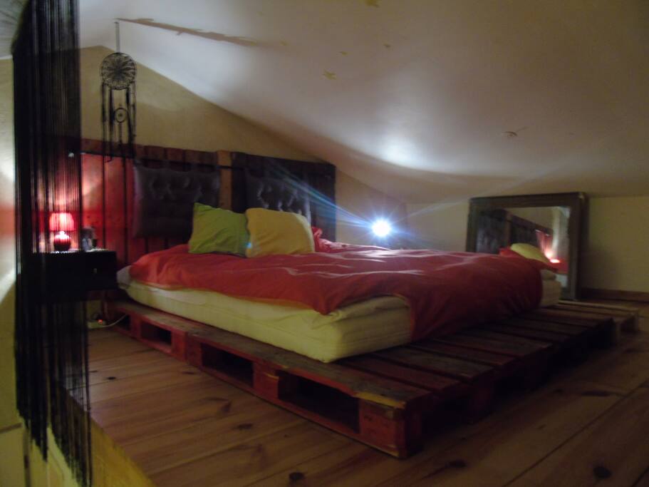 Chambre parentale. Coin nuit en mezzanine