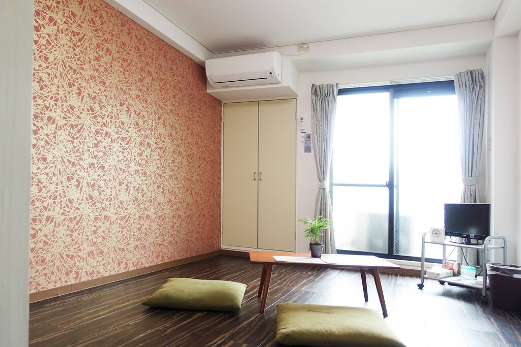 2 people can stay!You can have a meal with your friend or couple.