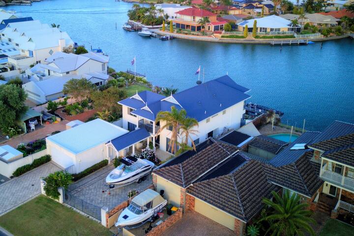 “Eau de Vie” Canal front home with private jetty