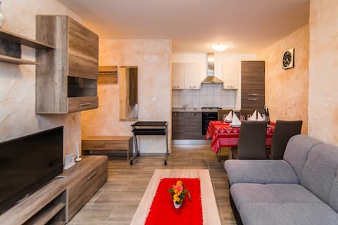 Top performing Airbnb: Apartment stela in Varvari