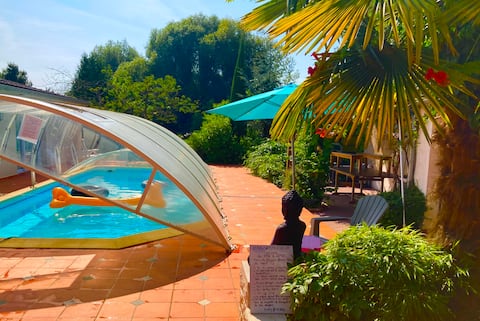 villa with pool / 8 bedrooms: 9 double beds