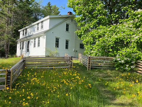 3-bedroom 1798 Farmhouse
