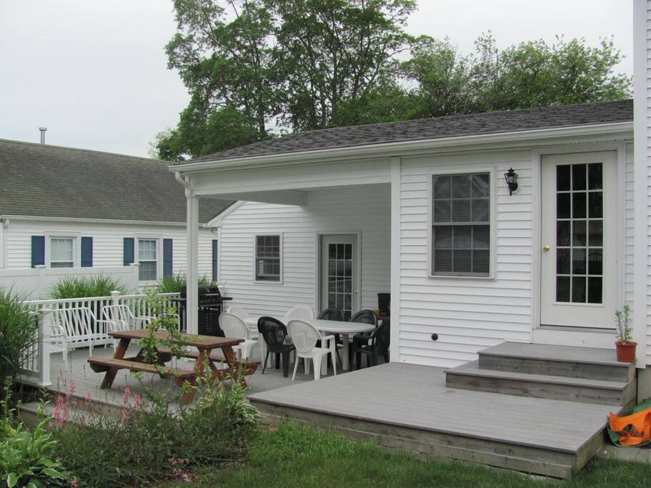 Easy deck seats 15+ for meals