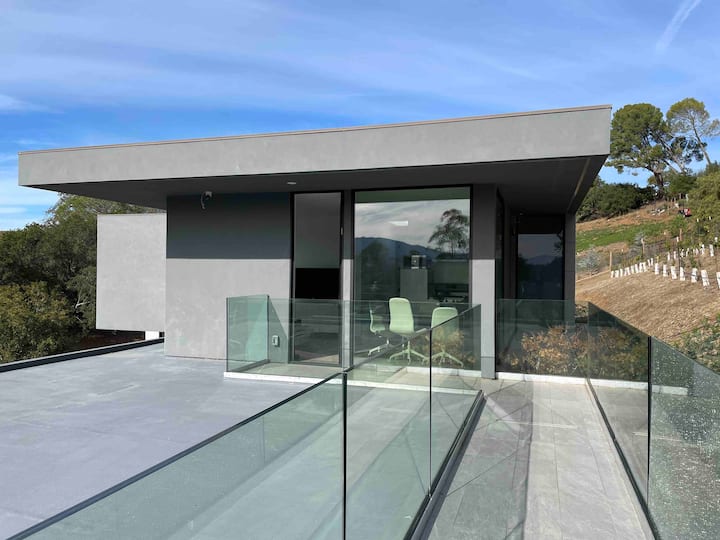 Luxury living with hill views Condominiums for Rent in Los