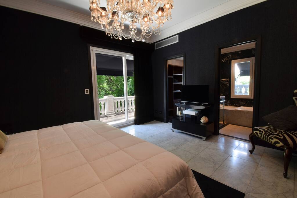 Habitación segundo piso con balcón