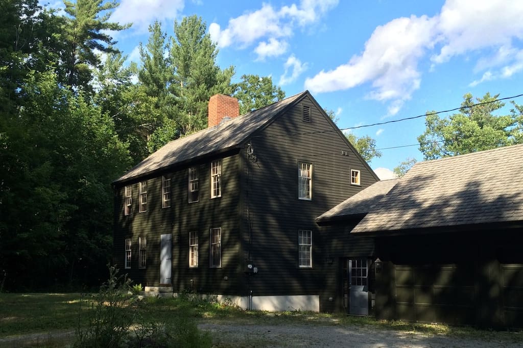 Saltbox style home built in 2001, nestled in the woods of New Hampshire. 10 minutes from Lake Sunapee and skiing and Mount Sunapee. Offers sensational fall foliage and many local festivals in the area.