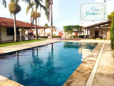 House with swimming pool, Gourmet Kitchen and Sand Court