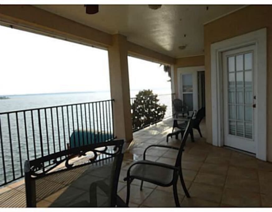 Upstairs outdoor balcony