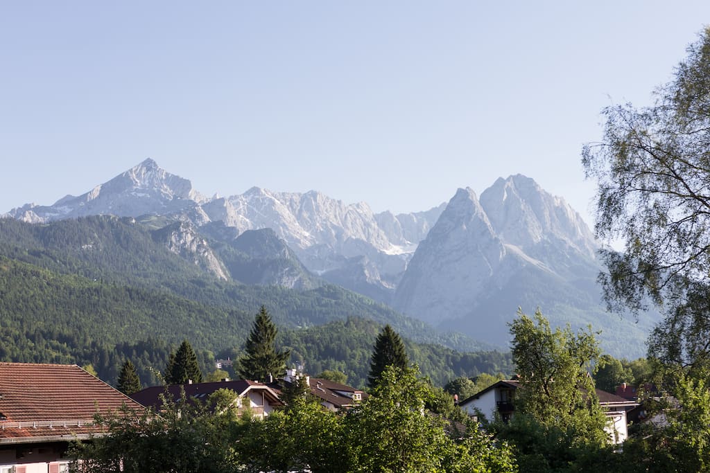 Traumhafter Alp- und Zugspitzblick vom Balkon - Stunning view to the Alpspitze and Zugspitze from your balcony