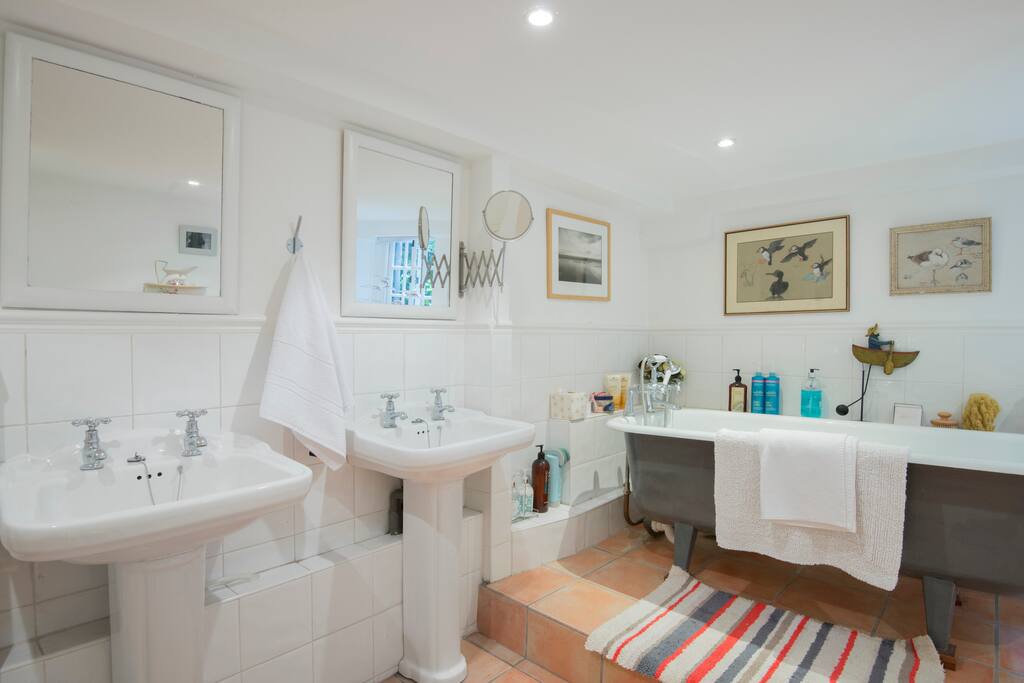 Twin sinks