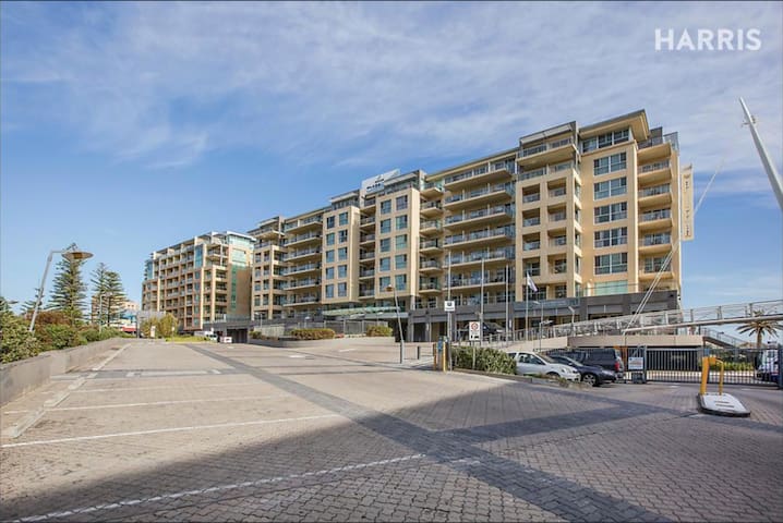 Glenelg Beachfront Apartment (inc $20 voucher P.N)