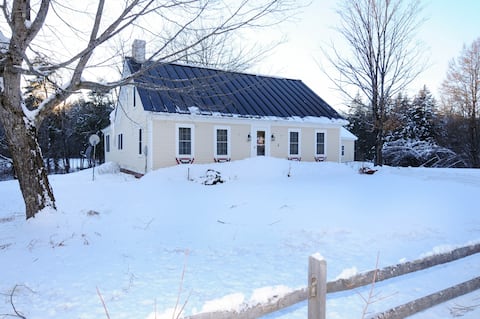 Peaceful Riverside 3BR Cape Close to Mt. Sunapee