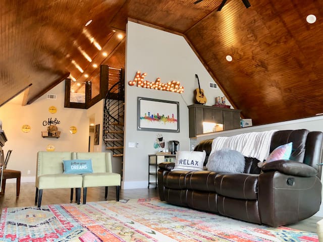 Chateau On Monroe – 5 Star Luxury Near Downtown gallery image 2