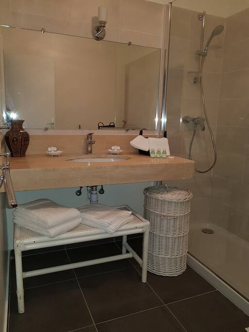 salle de bain douche à l'italienne