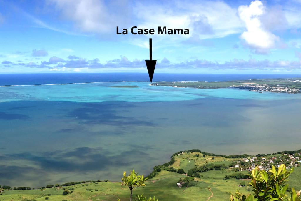 La Case Mama à Pointe d'Esny vu de la Montagne du Lion