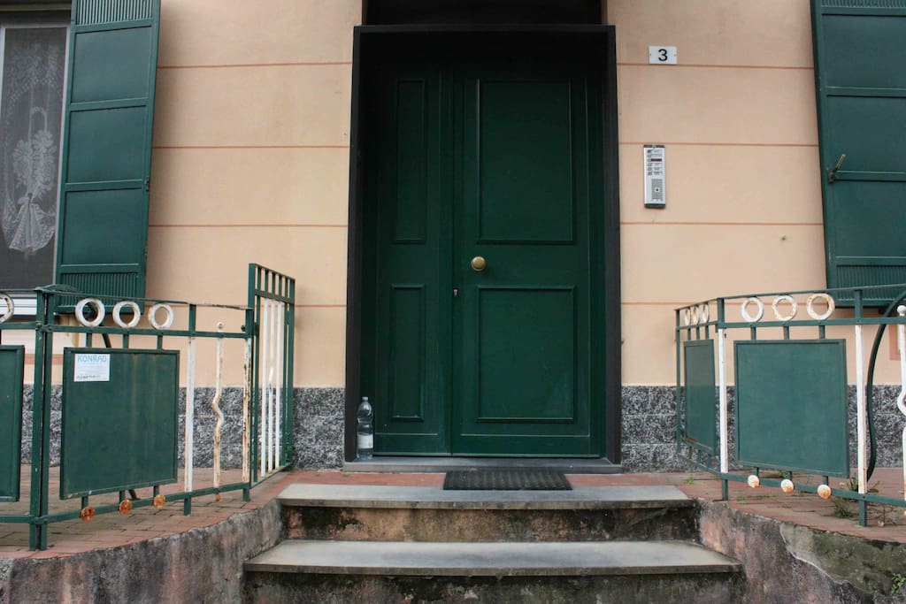 ingresso esterno palazzina