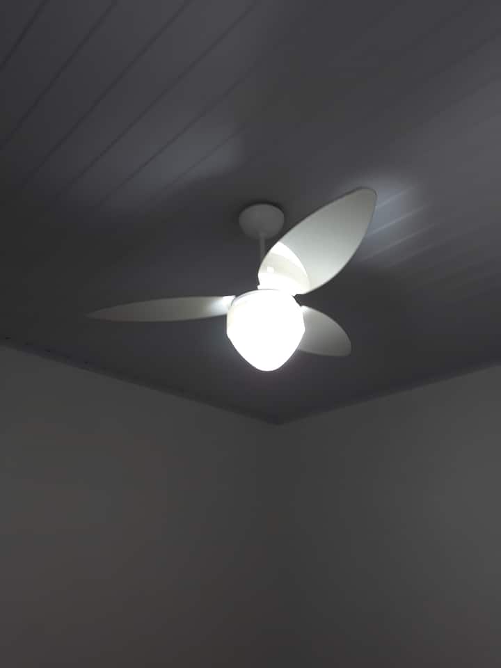 Ceiling fan in bedroom 