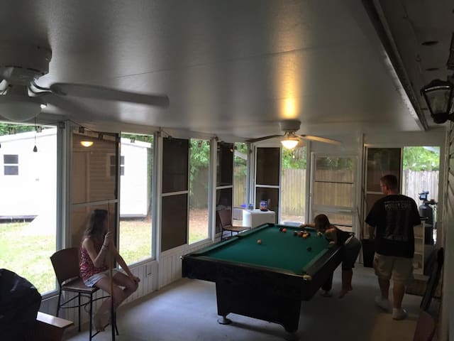 Inviting, quiet home in Jville!