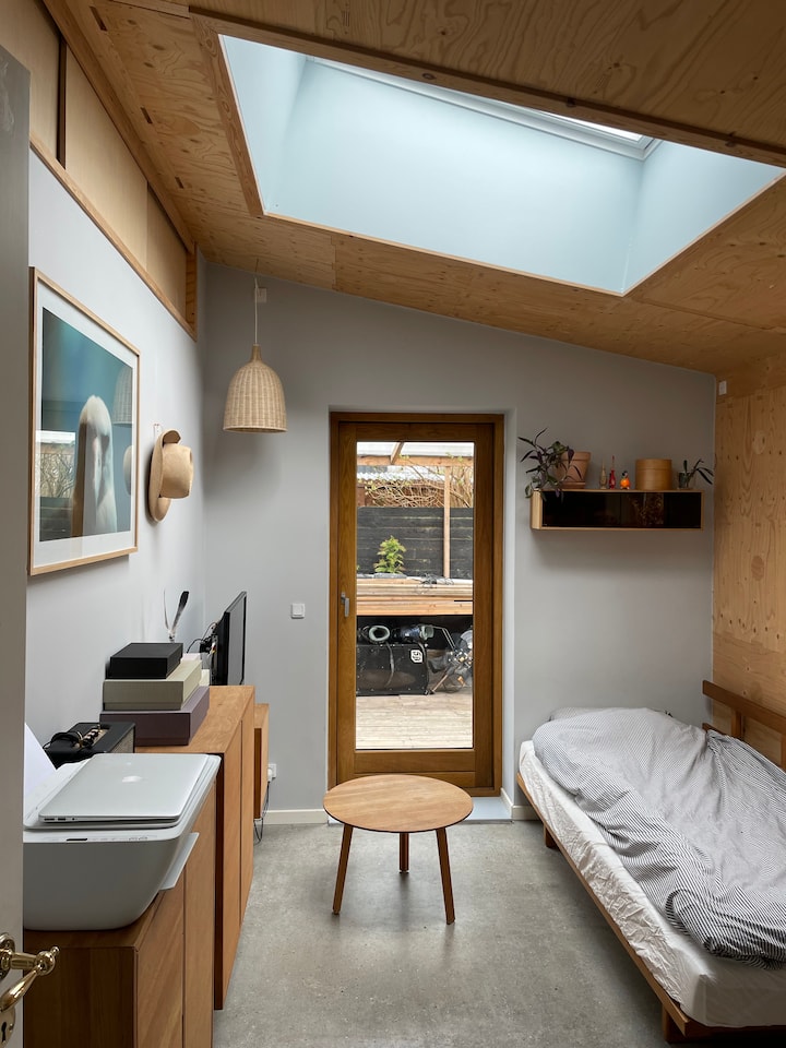 Kantoor met ligbed ( 90 x 200 cm)