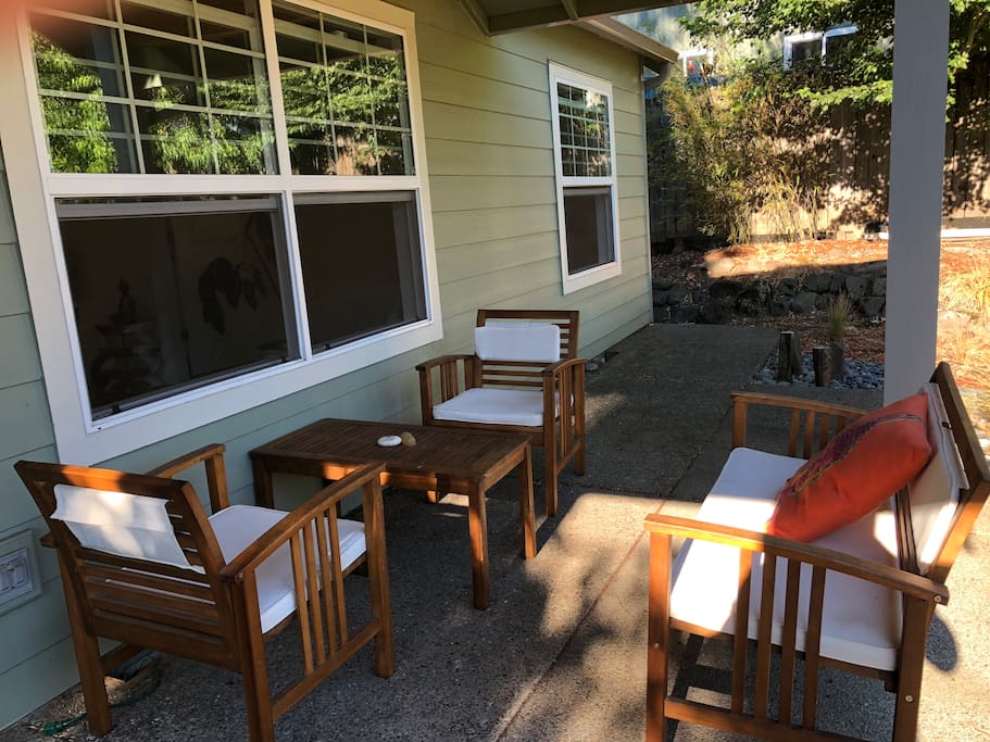 Front seating area