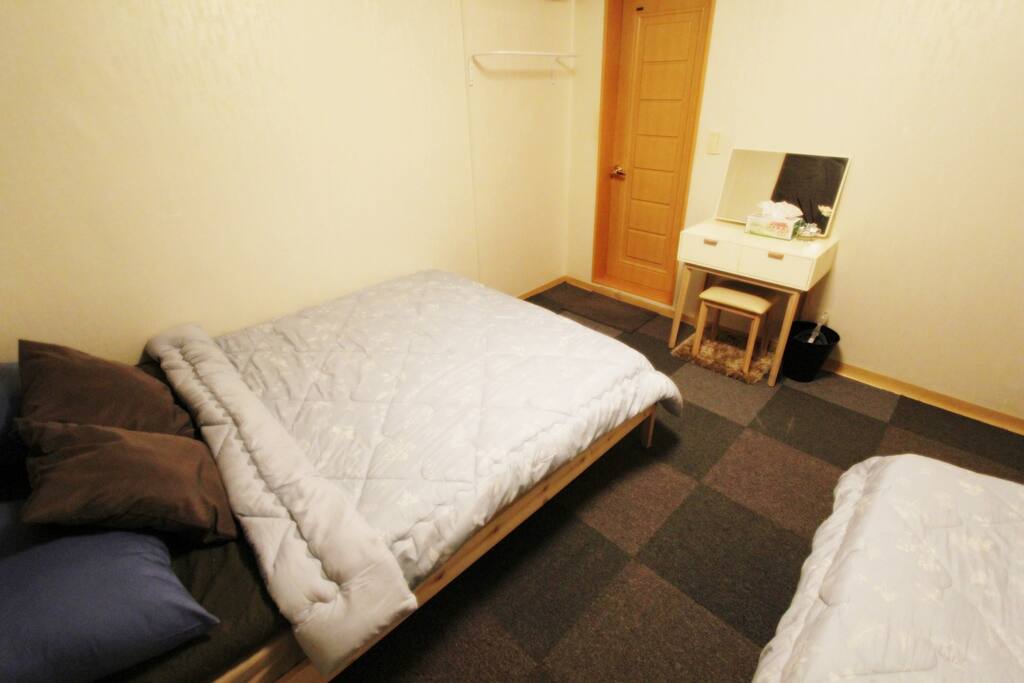 Queen and single beds