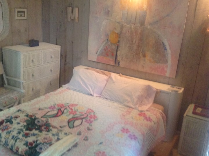 חדר שינה למעלה.