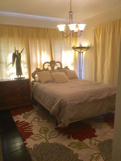 Sleep in splendor! Live your Hollywood fantasy in this elegant French bedroom.