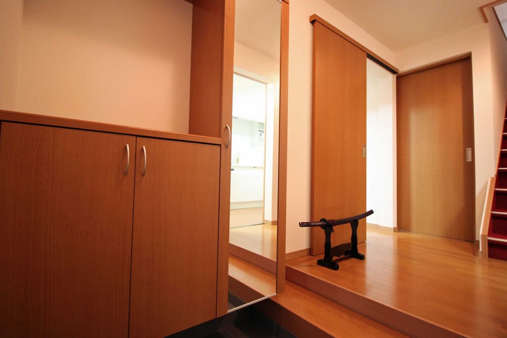 Entrance inside
The following keywords let you easily find the room you want to book. 大阪 難波 USJ 道頓堀 大阪城 心斎橋 梅田 関西空港 京都 神戸 奈良 Namba Osaka USJ Dotombori Osaka Castle Shinsaibashi Umeda Kansai Airport KIX Kyoto Kobe Nara