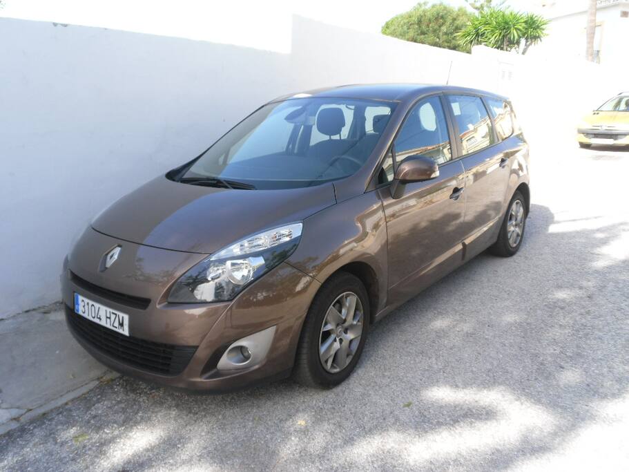 Renault Gran Scenic- Loan Car