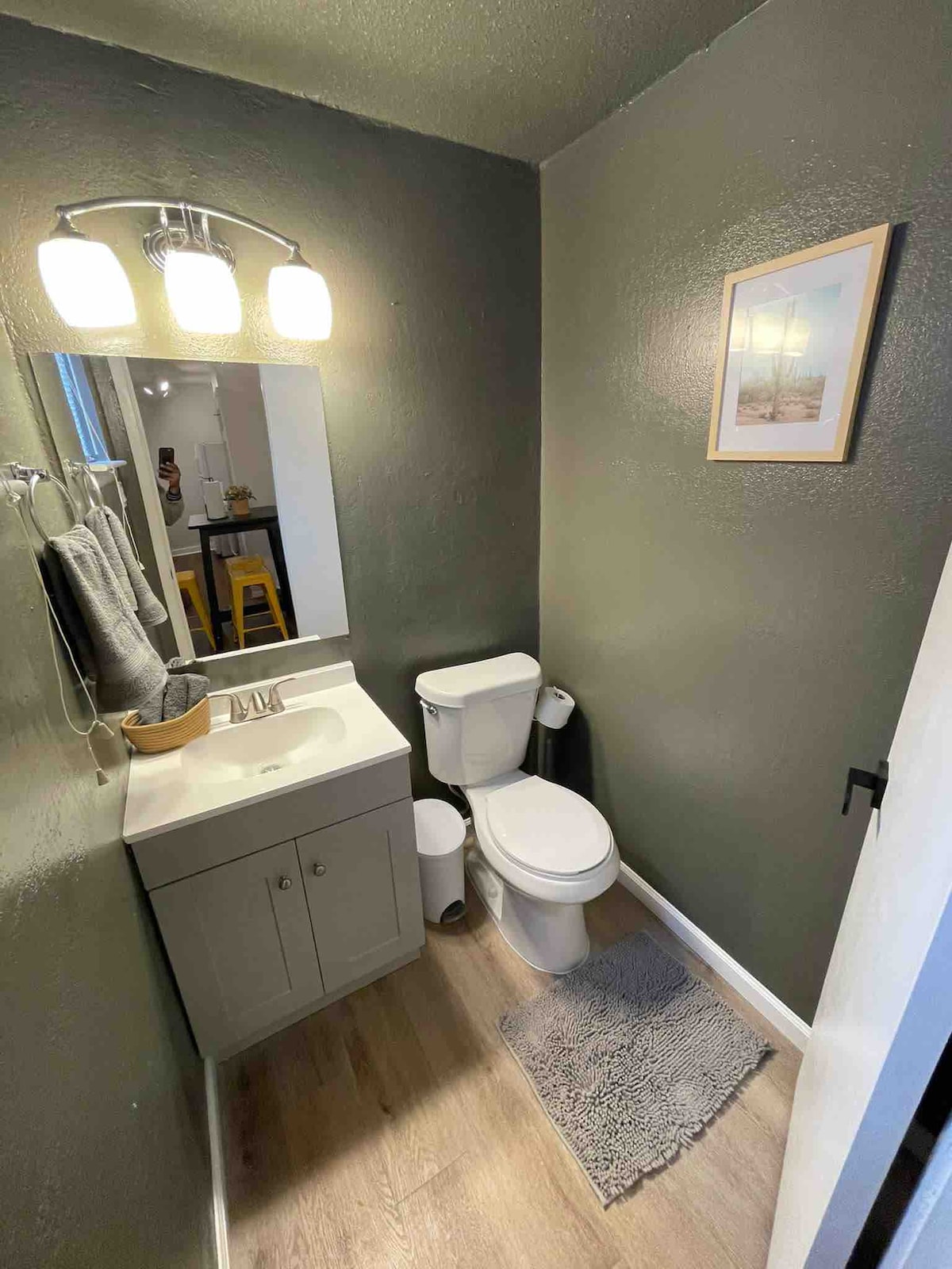 Central 2BR Retreat 5mi from Downtown Patio MC