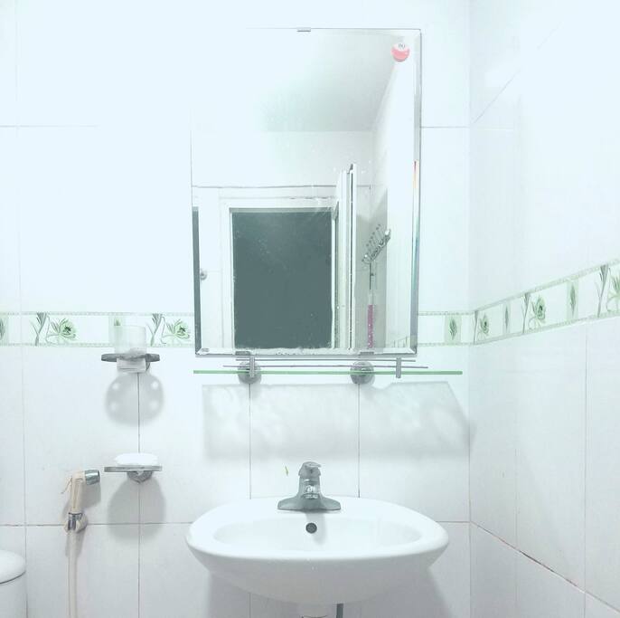 Bathroom for guests ( 2nd floor)