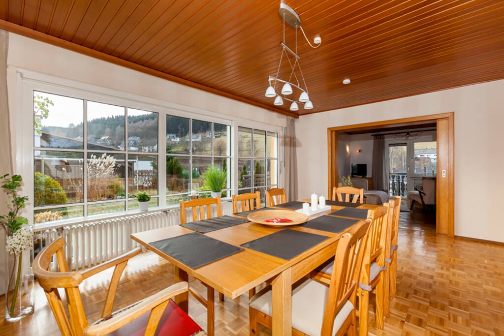 Das Esszimmer mit Terrasse in Marzipan