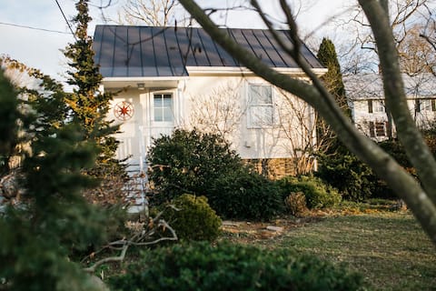 The Cottage on Main -Virginia Wine & Horse Country