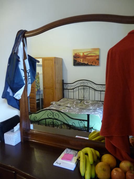 Big mirror and cupboard with lots of space for your stuff. Best for getting ready for an awesome day in stunning Sydney.