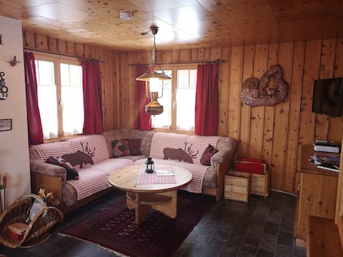 Popular Airbnb listing: Cozy chalet with enchanting distant views in Bellwald