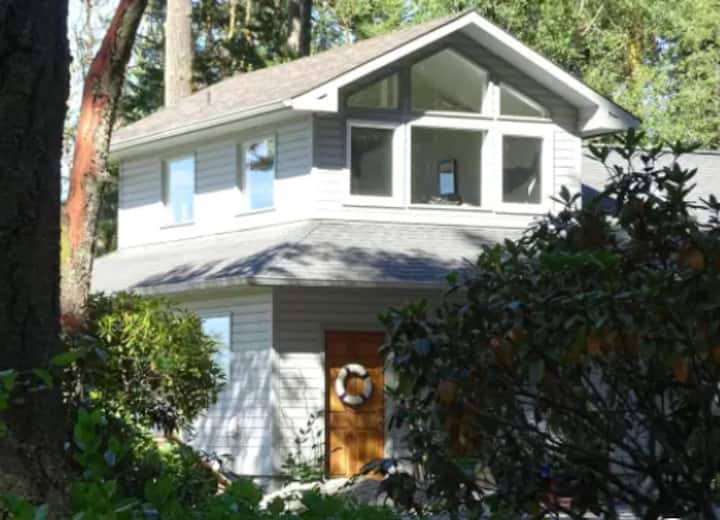 Endless Views at Cliffside Guesthouse and ArtSpace Guesthouses for