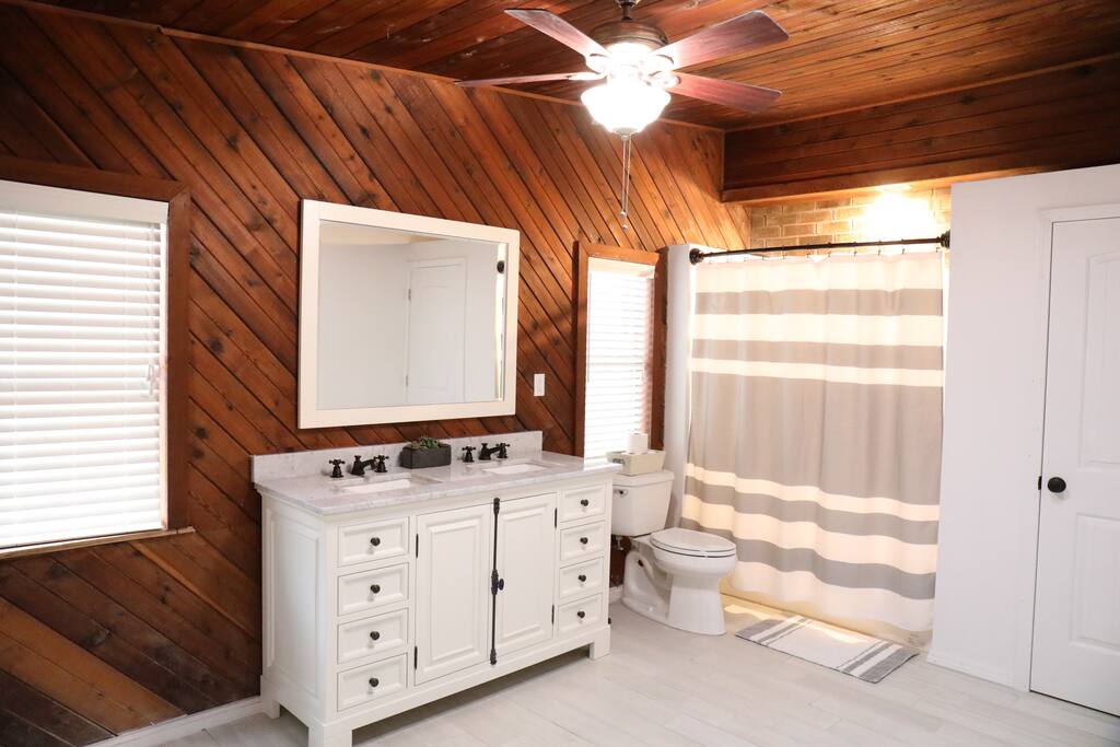 His and Her Sink. Large Bathroom