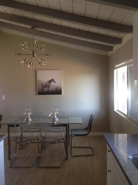 Charming Home that's Walking Distance to Wineries!