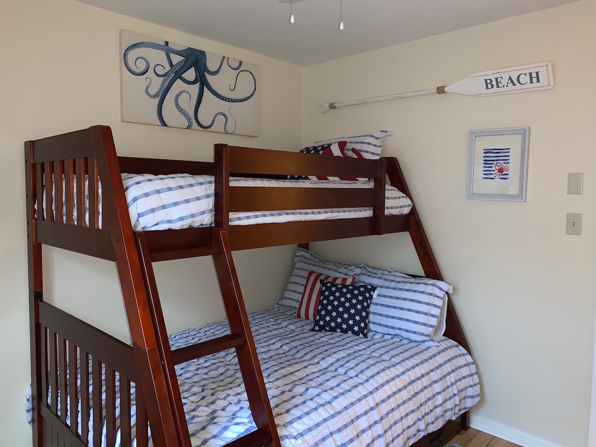 Twin over Full Kids Guest Room with flat scren TV