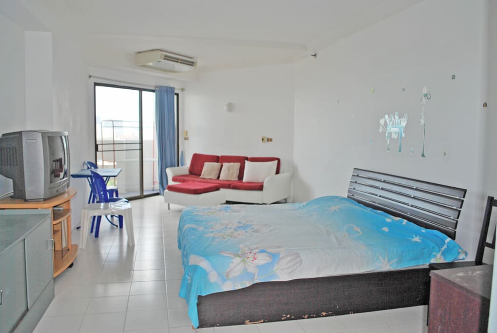 A Simple but spacious studio with great seaview