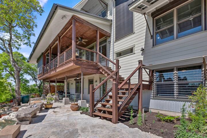 Luxury Retreat/ Minutes from Downtown/Heated Pool gallery image 4