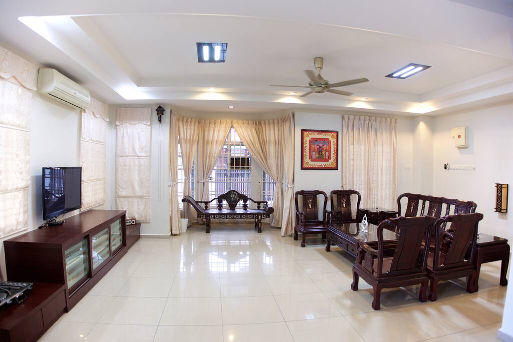 The living room can let a big family or groups of friends having their fun breaks.