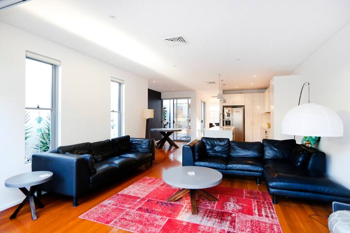 THE PERFECT BEACH-SIDE GETAWAY! gallery image 4