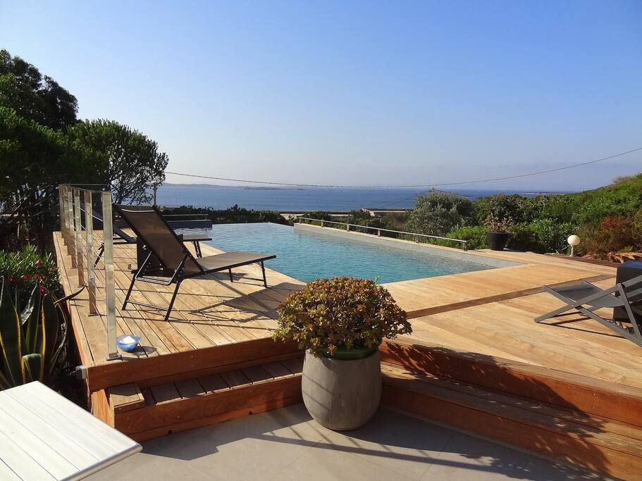 piscine vue sur les îles